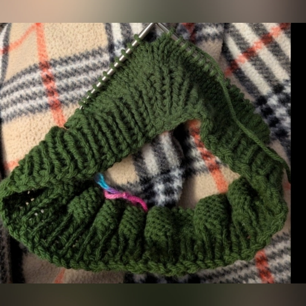 Hand Knit Acrylic Dark Olive Green French Beret Hat #02 - Picture 3 of 15